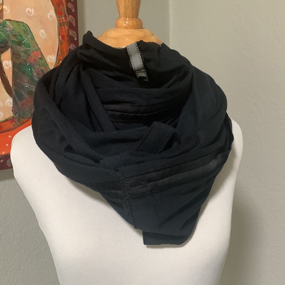 Vinyasa scarf from Lululemon blue/black heather - Picture 2 of 5